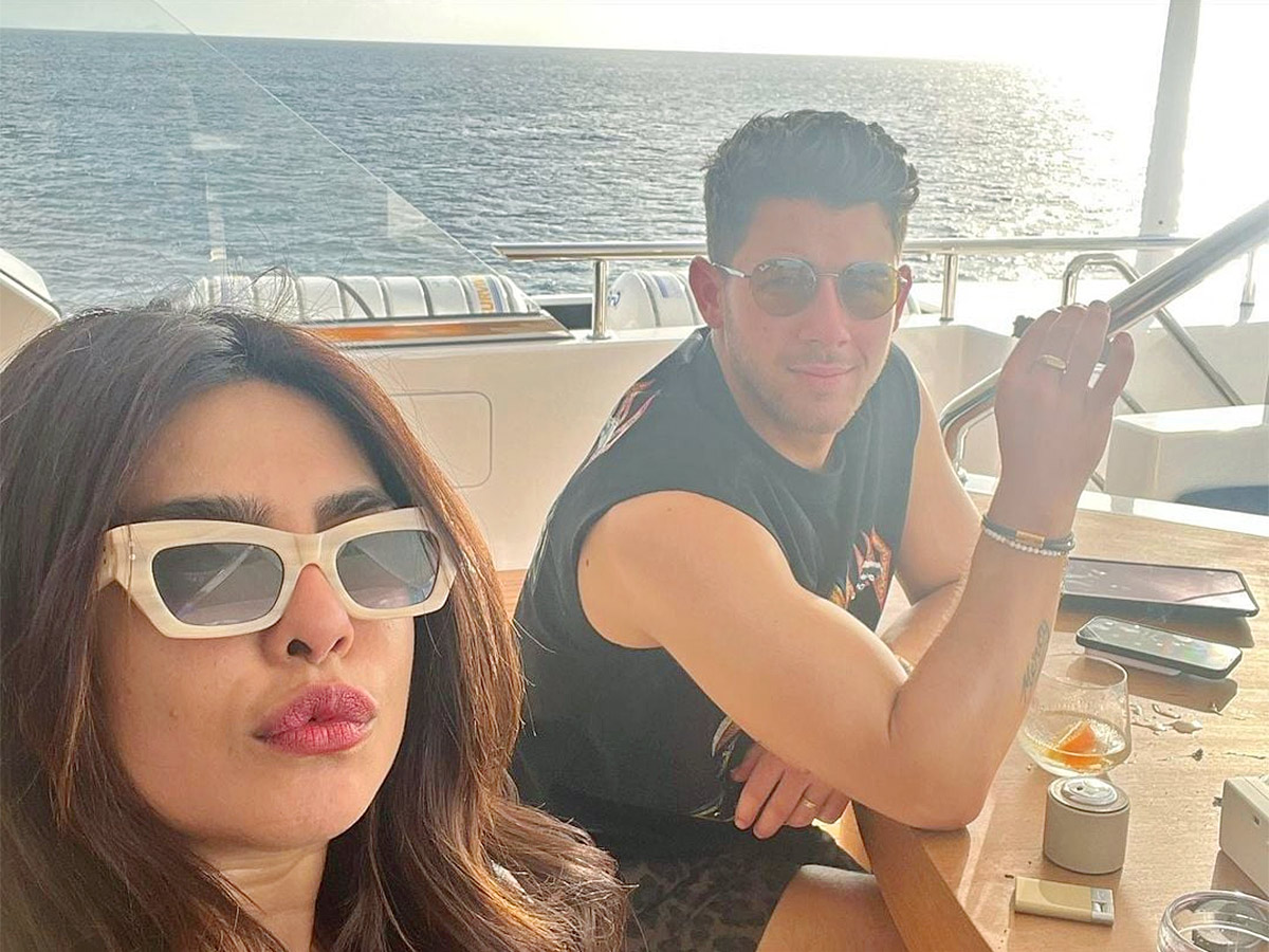 Priyanka_20Chopra_20And_20Nick_20Jonas_20Photos-2.jpg 2