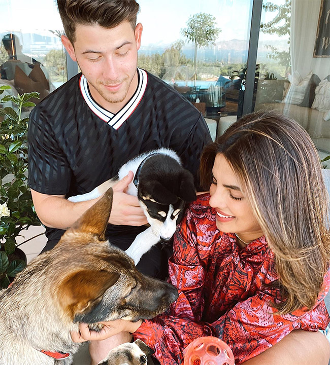 Priyanka_20Chopra_20And_20Nick_20Jonas_20Photos-20.jpg 20