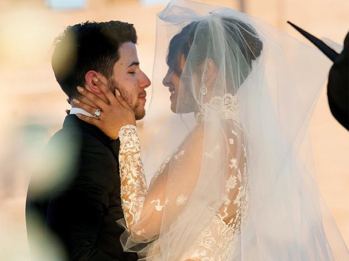 Priyanka_20Chopra_20And_20Nick_20Jonas_20Photos-25.jpg 25