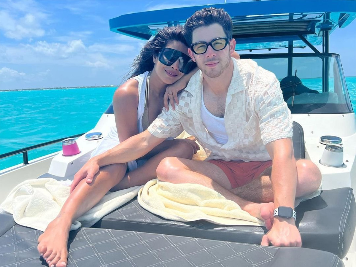 Priyanka_20Chopra_20And_20Nick_20Jonas_20Photos-5.jpg 5