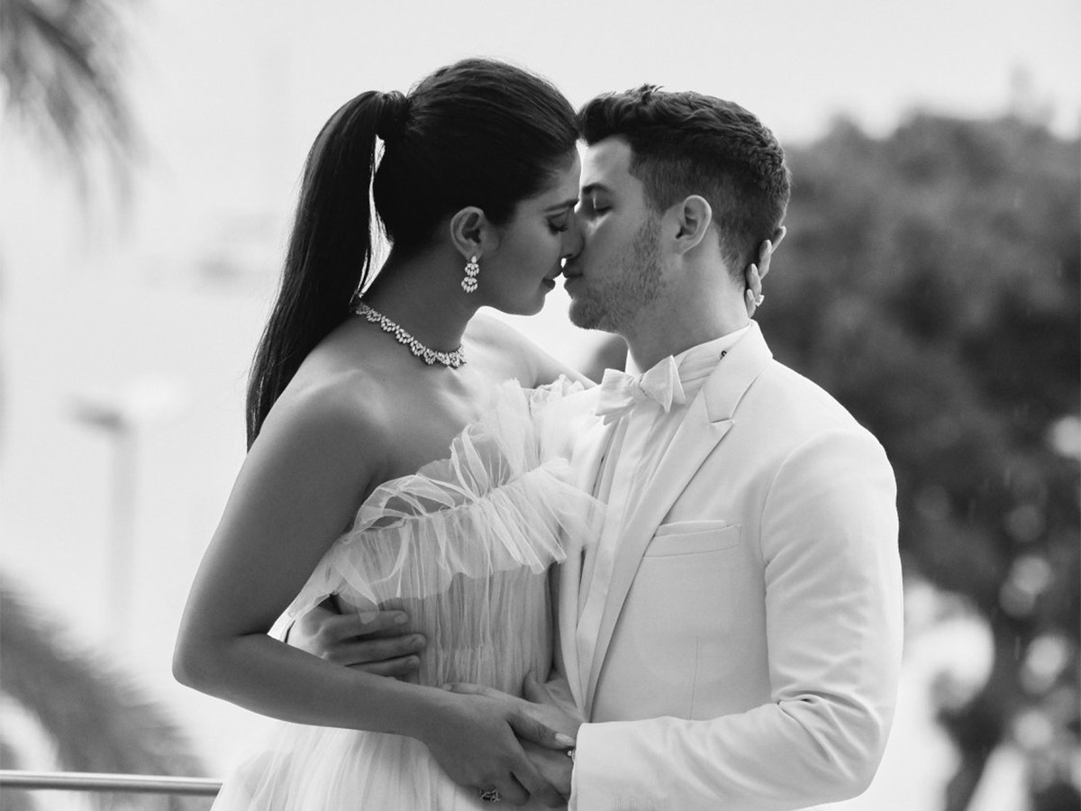 Priyanka_20Chopra_20And_20Nick_20Jonas_20Photos-8.jpg 8