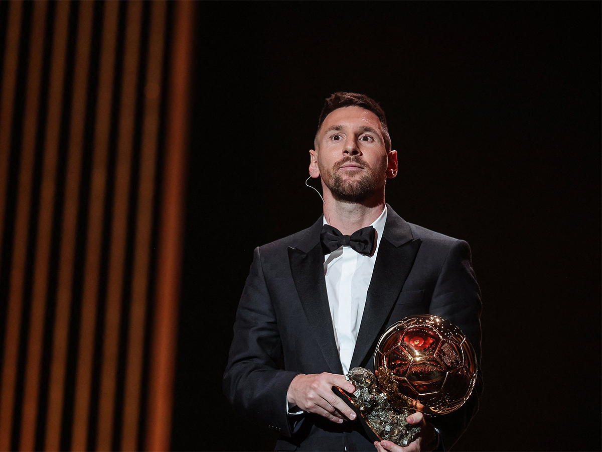 Lionel_20Messi_20poses_20prior_20to_20the_202023_20Ballon_20dOr_20France_20Football_20award_20ceremony-2.jpg 2