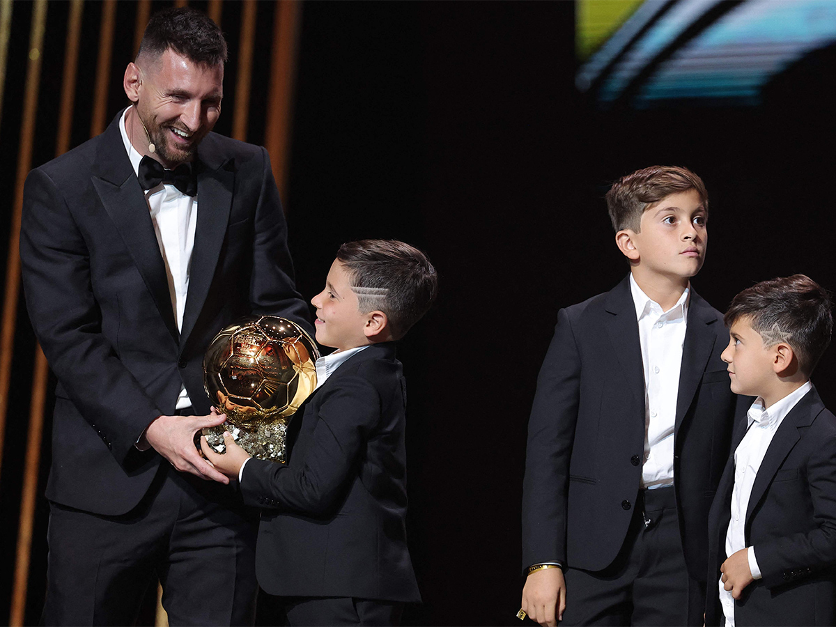 Lionel_20Messi_20poses_20prior_20to_20the_202023_20Ballon_20dOr_20France_20Football_20award_20ceremony-5.jpg 5