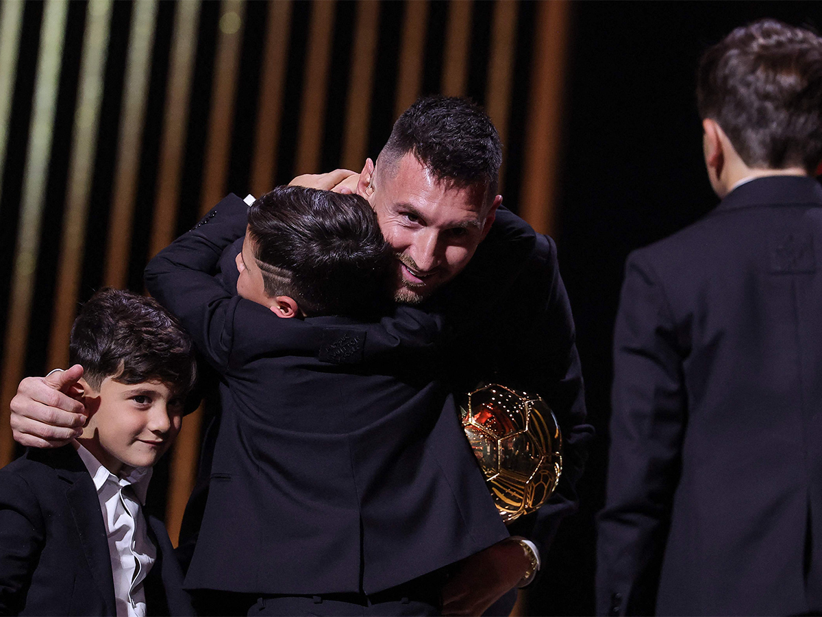 Lionel_20Messi_20poses_20prior_20to_20the_202023_20Ballon_20dOr_20France_20Football_20award_20ceremony-6.jpg 6