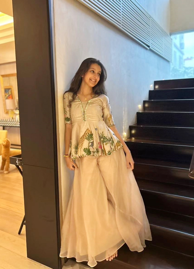 Sitara-Ghattamaneni-8.jpg 9