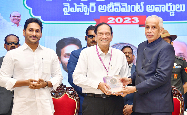 AP_20Governor_20Abdul_20Nazeer_20And_20YS_20Jagan_20presents_20YSR_20Achievement_20Awards-2023_20Photos_1.jpg 1