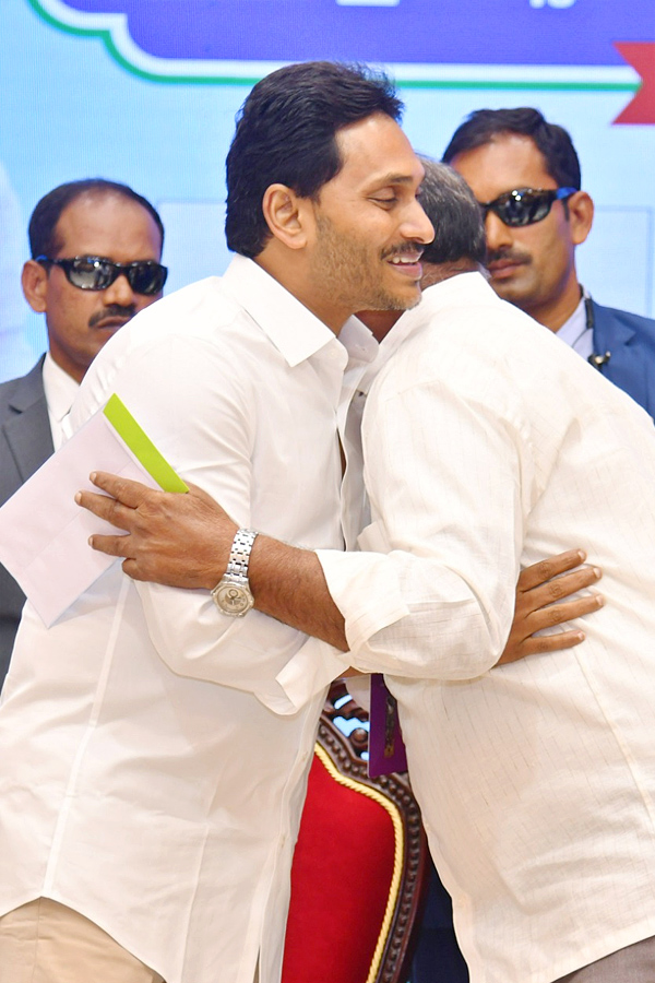 AP_20Governor_20Abdul_20Nazeer_20And_20YS_20Jagan_20presents_20YSR_20Achievement_20Awards-2023_20Photos_16.jpg 16