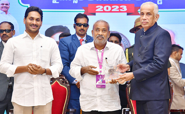 AP_20Governor_20Abdul_20Nazeer_20And_20YS_20Jagan_20presents_20YSR_20Achievement_20Awards-2023_20Photos_30.jpg 30