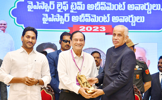 AP_20Governor_20Abdul_20Nazeer_20And_20YS_20Jagan_20presents_20YSR_20Achievement_20Awards-2023_20Photos_48.jpg 48