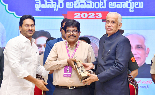 AP_20Governor_20Abdul_20Nazeer_20And_20YS_20Jagan_20presents_20YSR_20Achievement_20Awards-2023_20Photos_9.jpg 9