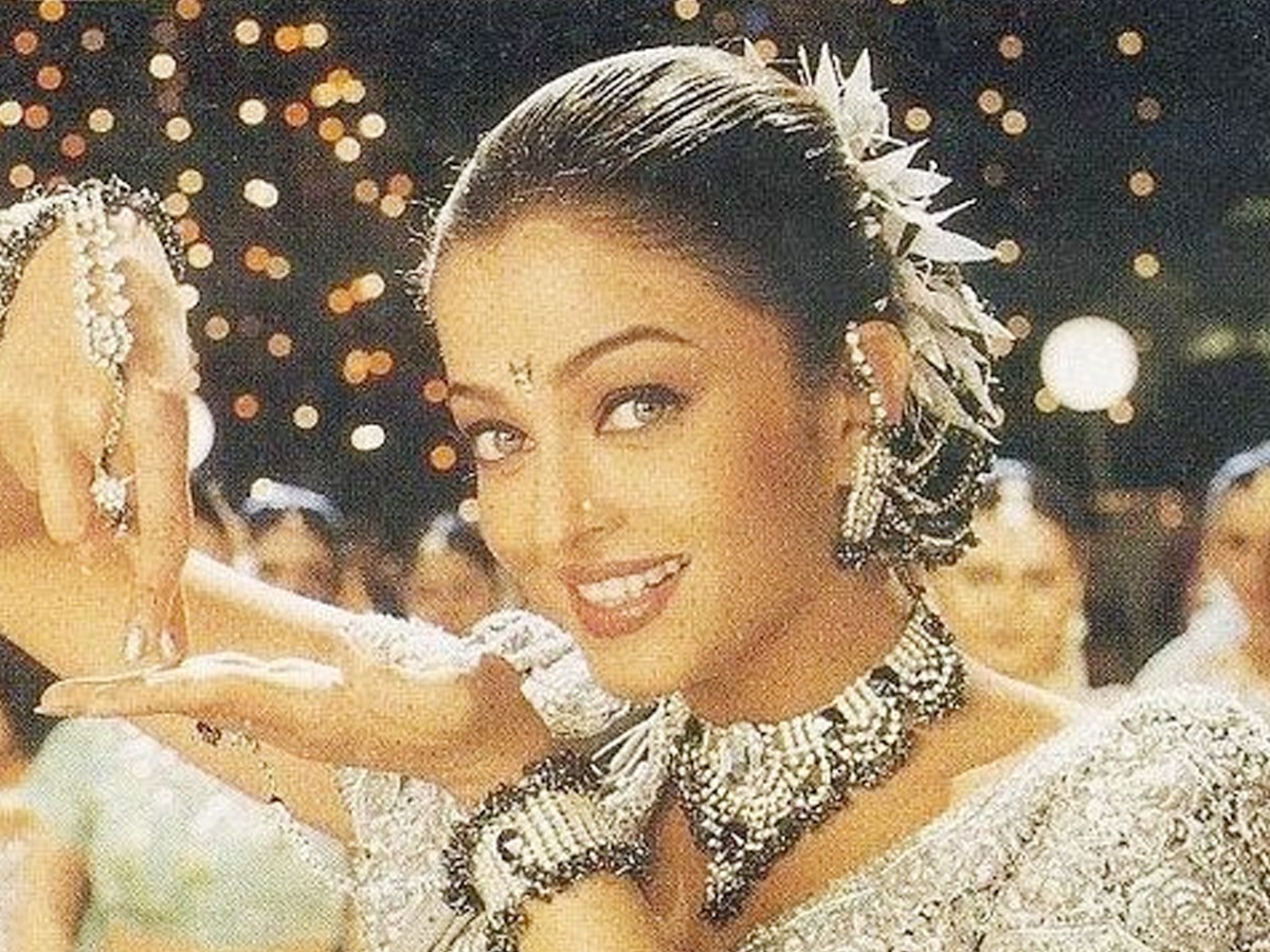 Aishwarya-14.jpg 15