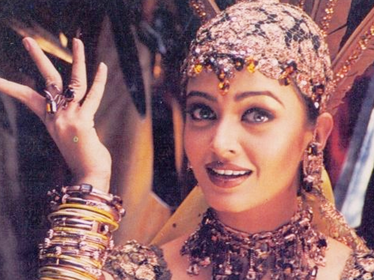 Aishwarya-15.jpg 16