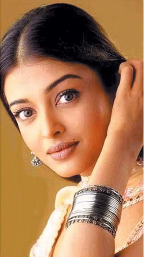 Aishwarya-9.jpg 10