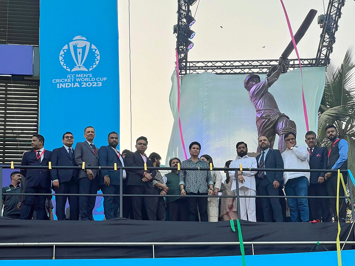 Sachin_20Tendulkars_20grand_20statue_20unveiled_20at_20Wankhede_20Stadium_20Photos_1.jpg 2