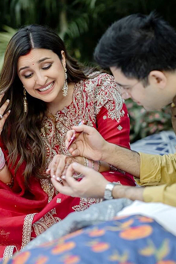 Bollywood_20celebrities_20Celebs_20Karwa_20Chauth_20PHotos_1.jpg 2