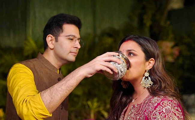 Bollywood_20celebrities_20Celebs_20Karwa_20Chauth_20PHotos_10.jpg 11
