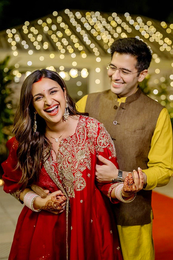 Bollywood_20celebrities_20Celebs_20Karwa_20Chauth_20PHotos_12.jpg 13