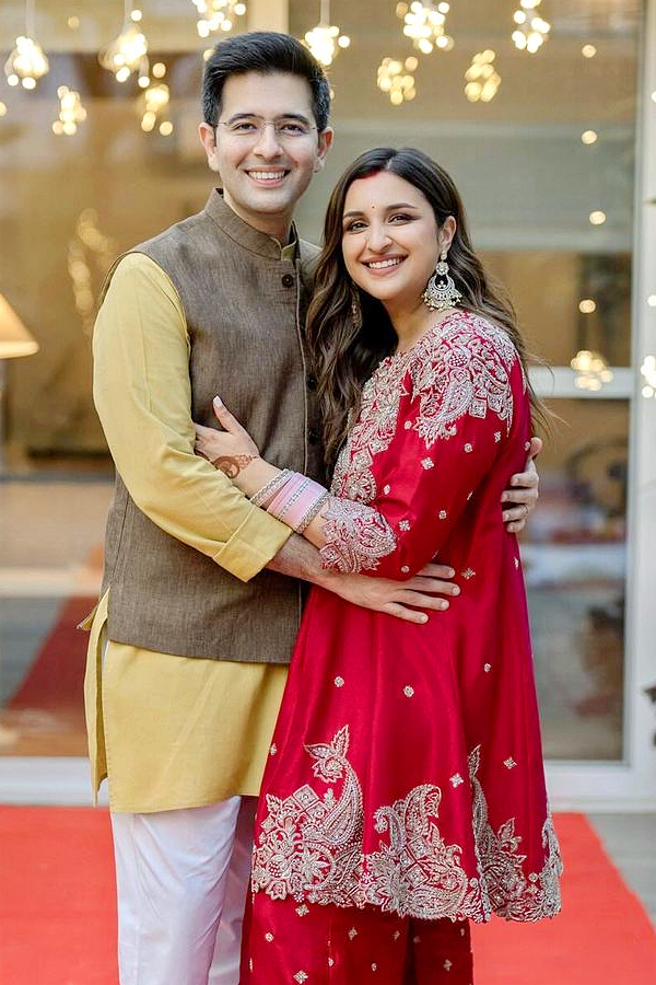 Bollywood_20celebrities_20Celebs_20Karwa_20Chauth_20PHotos_13.jpg 14