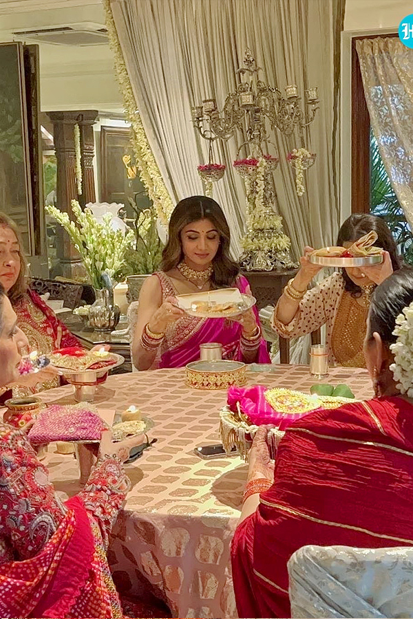 Bollywood_20celebrities_20Celebs_20Karwa_20Chauth_20PHotos_4.jpg 5