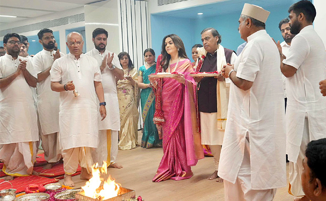 Nita_20Ambani_20Celebrates_2060th_20Birthday_20Photos_1.jpg 2