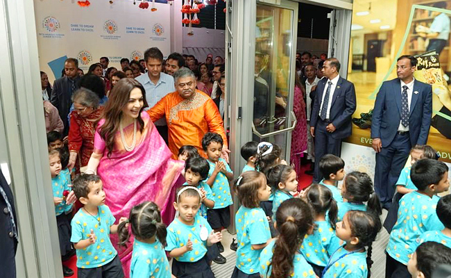 Nita_20Ambani_20Celebrates_2060th_20Birthday_20Photos_3.jpg 4