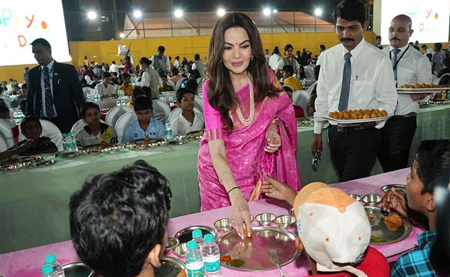 Nita_20Ambani_20Celebrates_2060th_20Birthday_20Photos_4.jpg 5