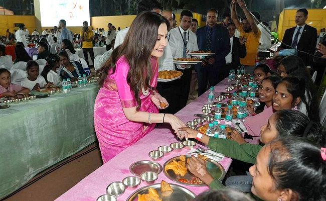 Nita_20Ambani_20Celebrates_2060th_20Birthday_20Photos_6.jpg 7
