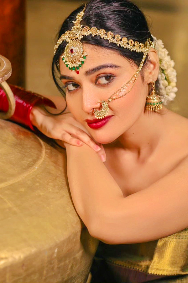 Dharsha_20Gupta_20Latest_20Stunning_20Photos_5.jpg 6