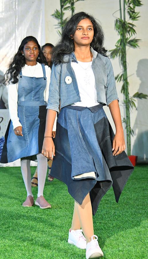 Ramp_20Walk_20in_20college_20students-4.jpg 4