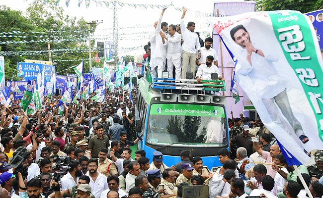samajika-sadhikara-bus-yatra.jpg