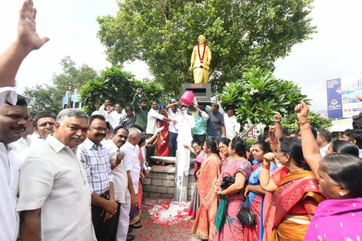 Six-Years-Of-YS-Jagan-Praja_20-Sankalpa-Yatra-04.jpeg 2