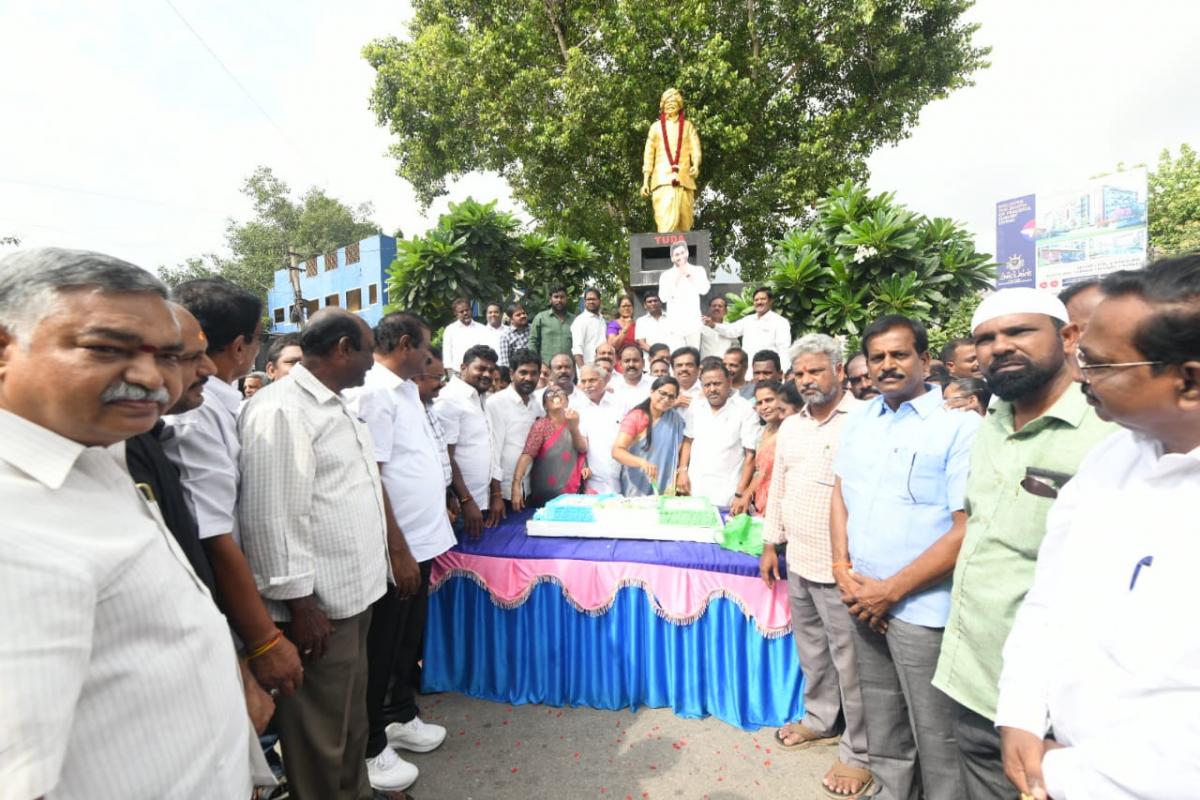 Six-Years-Of-YS-Jagan-Praja_20-Sankalpa-Yatra-05.jpeg 3