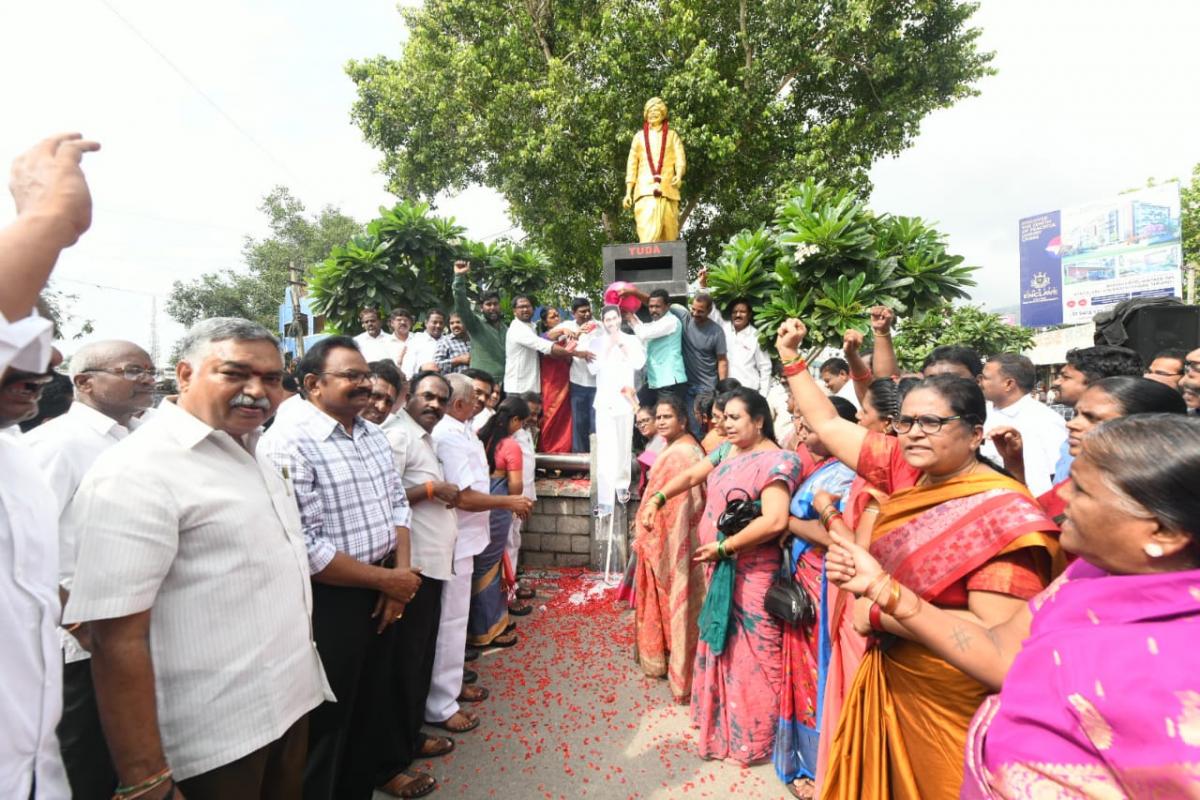 Six-Years-Of-YS-Jagan-Praja_20-Sankalpa-Yatra-06.jpeg 4