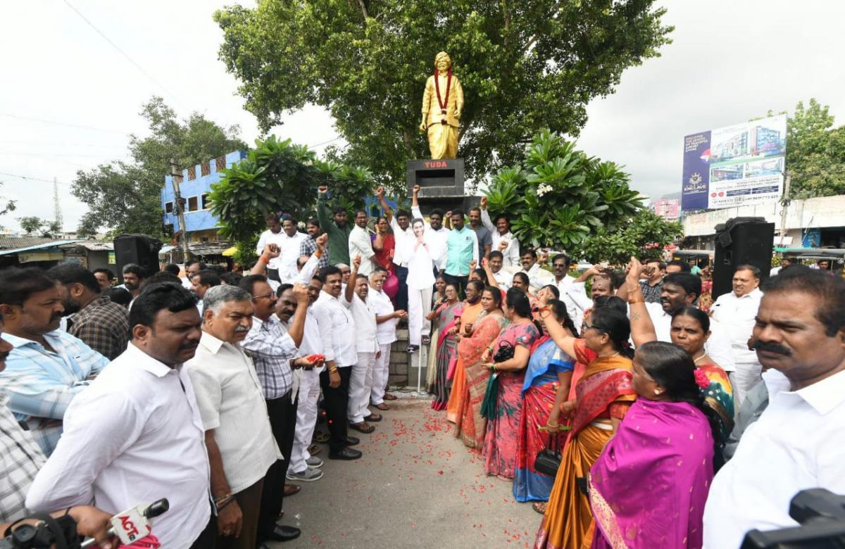 Six-Years-Of-YS-Jagan-Praja_20-Sankalpa-Yatra-08.jpeg 5