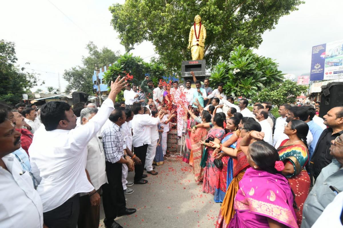 Six-Years-Of-YS-Jagan-Praja_20-Sankalpa-Yatra-09.jpeg 6