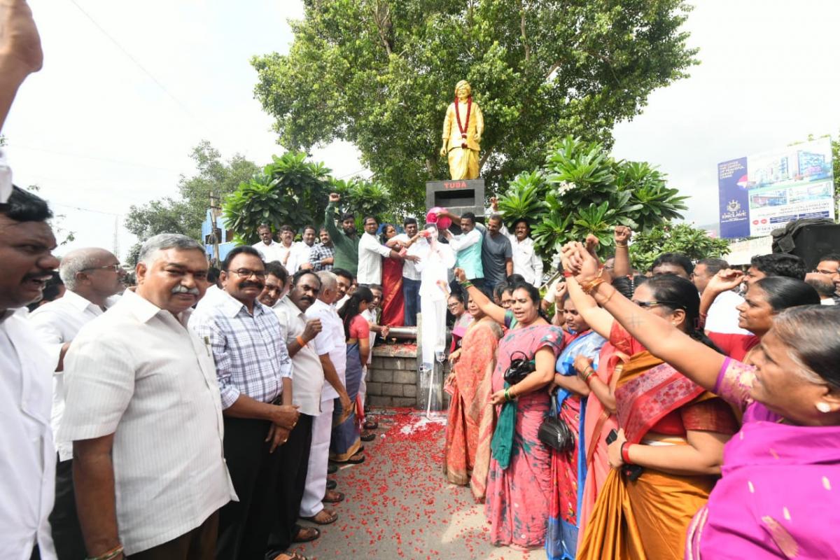 Six-Years-Of-YS-Jagan-Praja_20-Sankalpa-Yatra-10.jpeg 7