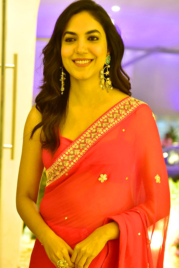 Varun_20Tej_20and_20Lavanya_20Tripathi_20wedding_20reception_20PHoto_20Gallery_4.jpg 5