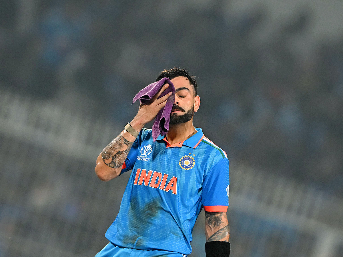 Virat_20Kohli_20Celebrates_2049_20ODI_20Century_20Photos-14.jpg 13