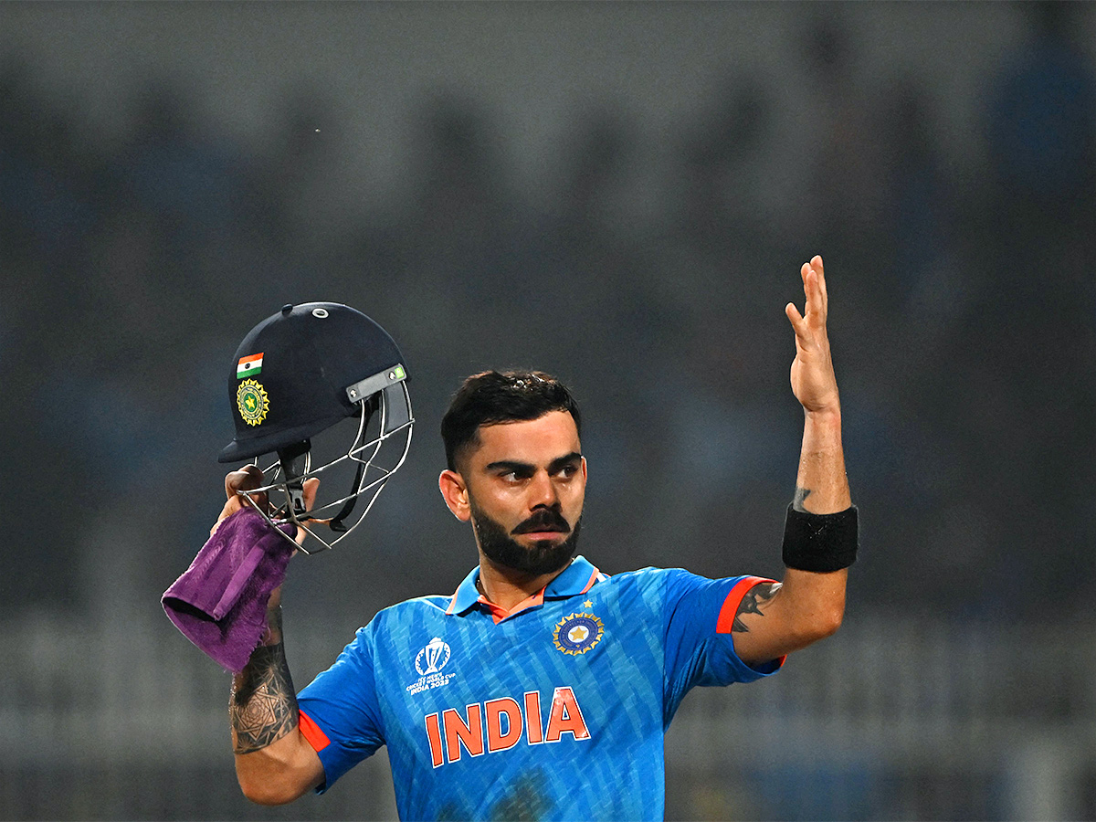 Virat_20Kohli_20Celebrates_2049_20ODI_20Century_20Photos-2.jpg 2