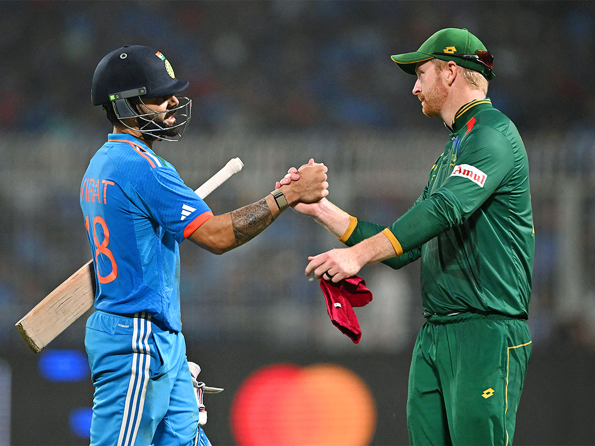 Virat_20Kohli_20Celebrates_2049_20ODI_20Century_20Photos-24.jpg 23