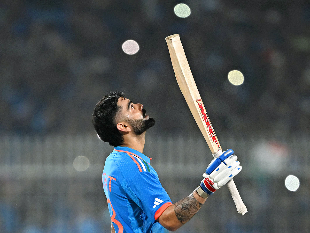 Virat_20Kohli_20Celebrates_2049_20ODI_20Century_20Photos-4.jpg 4