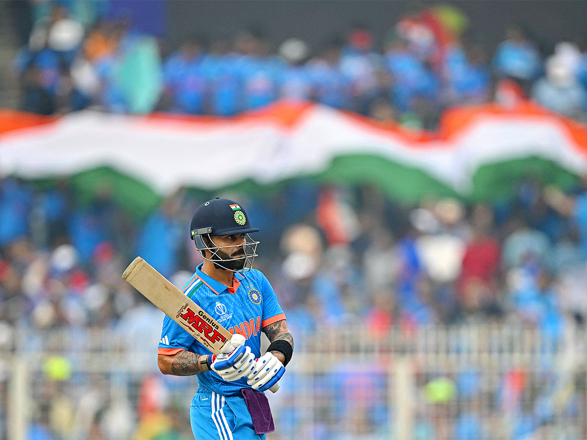 Virat_20Kohli_20Celebrates_2049_20ODI_20Century_20Photos-6.jpg 5