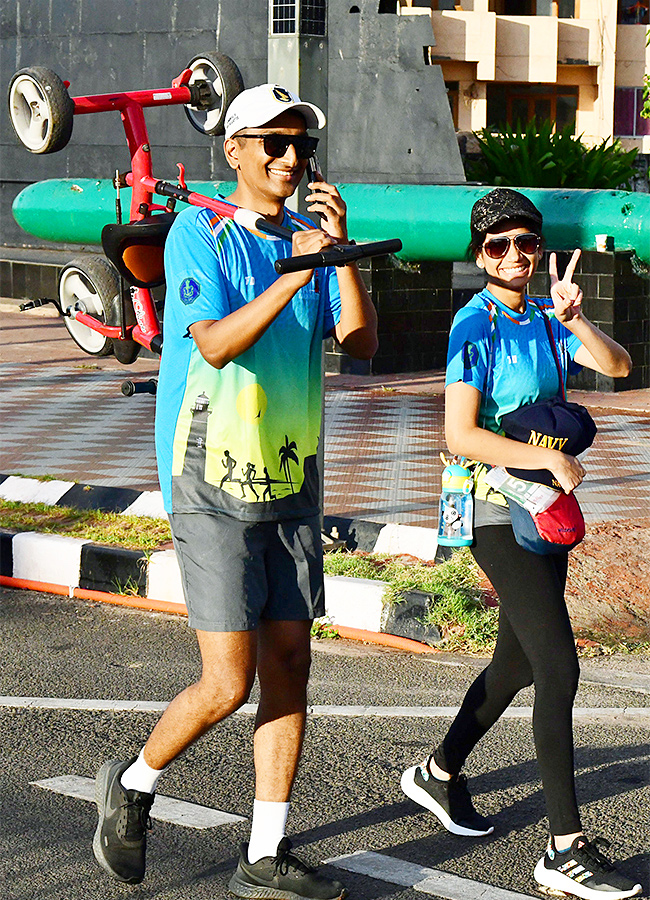 Vizag_20Navy_20Marathon_202023_20Photos-17.jpg 17