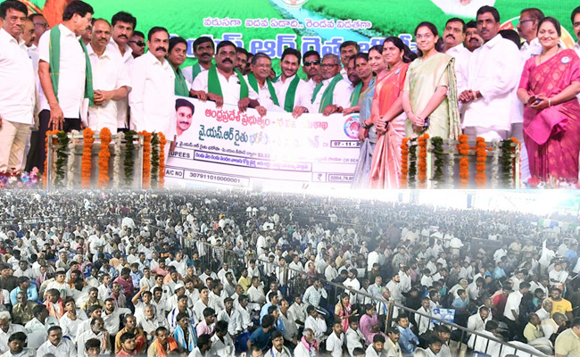 CM_20Jagan_20Releases_20YSR_20Rythu_20Bharosa_20Funds_20to_20Farmers_20at_20Puttaparthi_20Photos_9.jpg 1