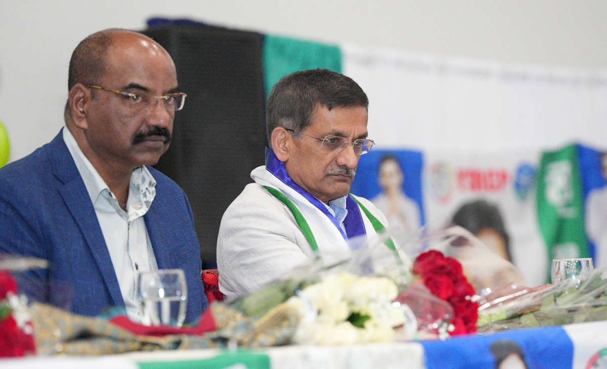 Meeting_20of_20YSRCP_20NRI_20Members_20In_20Canada-112.jpg 12