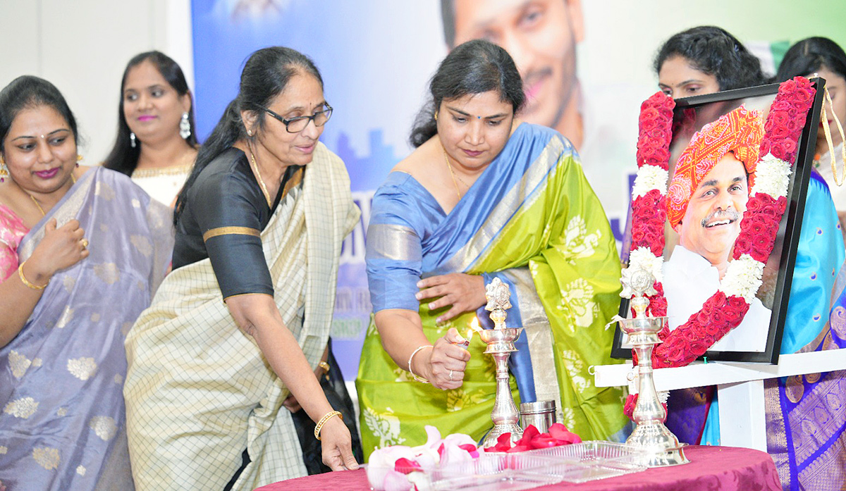 Meeting_20of_20YSRCP_20NRI_20Members_20In_20Canada-14.jpg 4