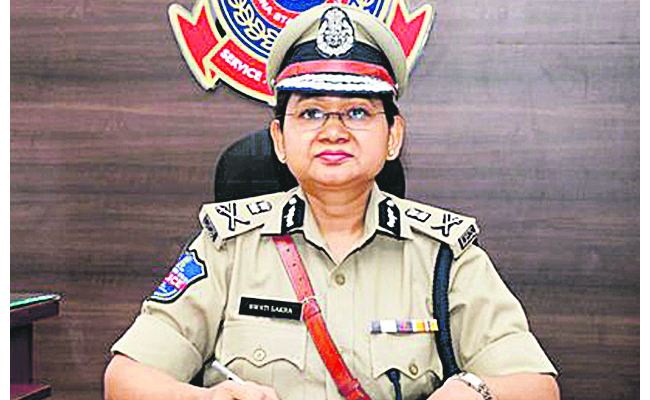SWATHI_20LAKRA1.jpg