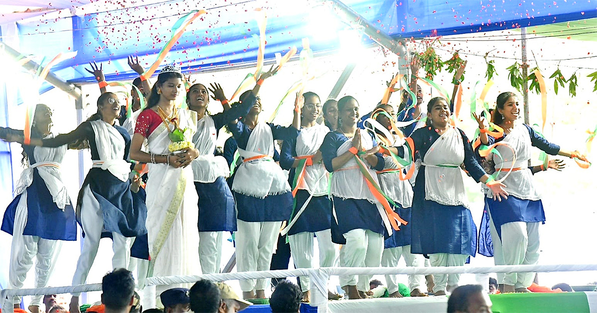 YSR_20Rythu_20Bharosa_20Program_20At_20Puttaparthi_20Photos-18.jpg 23