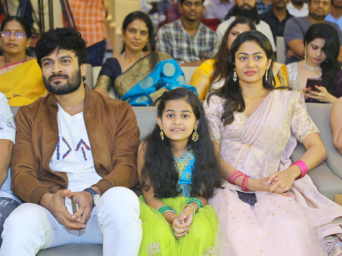 Ala_20Ninnu_20Cheri_20Pre_20Release_20Event_20LIVE-24.jpg 23