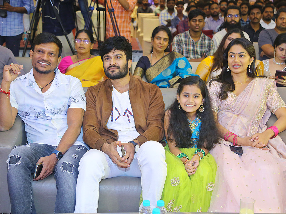 Ala_20Ninnu_20Cheri_20Pre_20Release_20Event_20LIVE-25.jpg 24